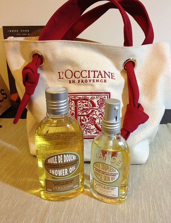 loccitane欧舒丹杏仁沐浴油是一款比较受欢迎的产品.
