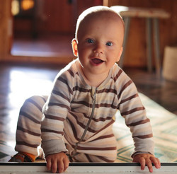 育儿园:细说9-10个月的婴儿特点和护理方法 双